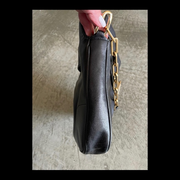 Vintage Gucci Black Soft Leather Bag With One Shoulder Gold Chain - Picture 5 of 10